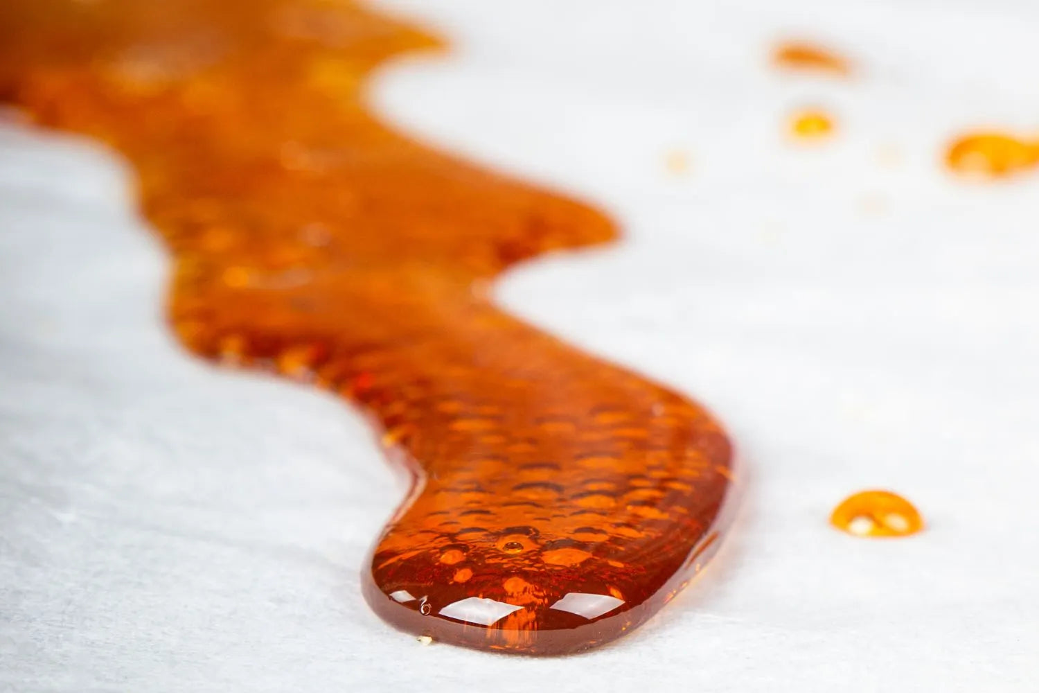 CBD Distillate vs. CBD Isolate: What's Better & What are the Differences?